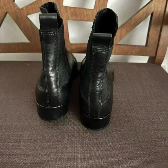 Vince black leather ankle boots used like a new Size 8 - Picture 10 of 12